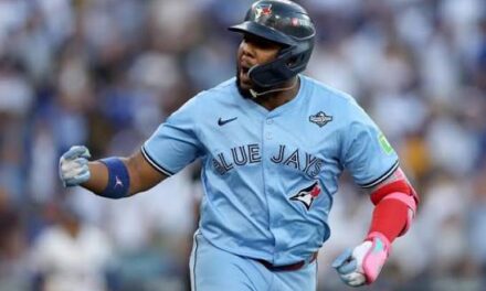 Vadimir Guerrero jr. calma ver la reacción de su padre al vestir el uniforme dominicano en el Clásico Mundial | De Posterior Minuto