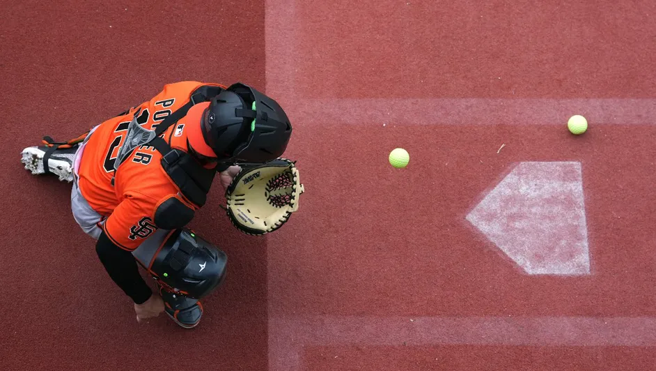 Sistema ABS debutará en 2026 y cambiará la forma de retar bolas y strikes en Grandes Ligas | De Postrero Minuto