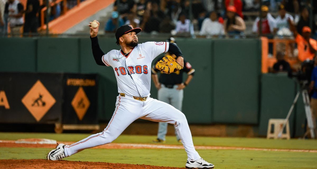 Toros renuevan convenio de seis lanzadores