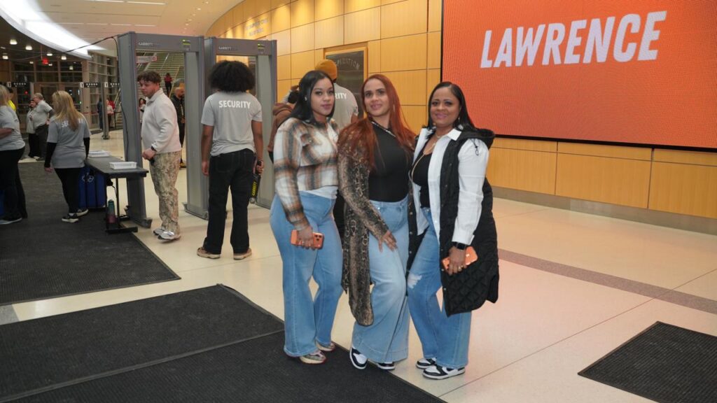 Fanáticos de todo Estados Unidos se reúnen en Boston para “Alofoke at the Agganis” - Noticias de hoy en República Dominicana | último minuto