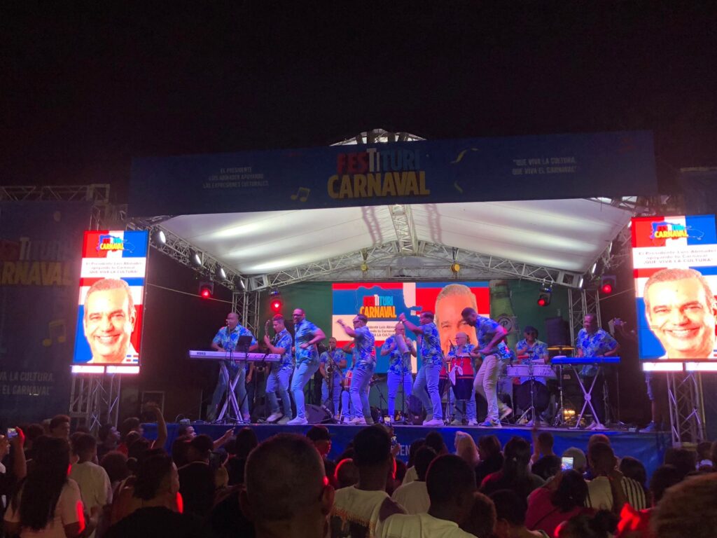 Festituricarnaval reúne a más de 375 mil personas en sus primeros conciertos de pura dominicanidad - Noticias de hoy en República Dominicana | último minuto