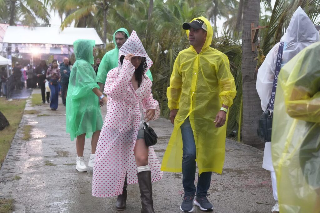 A pesar de la lluvia, la moda se impuso en el festival Isla de la Luz 2026 – Noticias de hoy en República Dominicana | último minuto