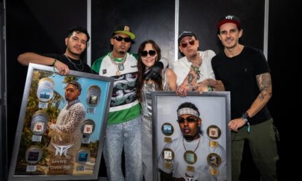 Myke Towers recibe múltiples álbumes Diamante, Oro y Platino en México