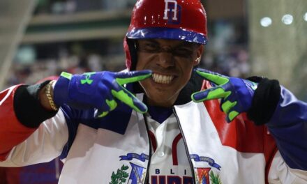 ¡Espectáculo de poder en el Quisqueya! Soto, Machado y Caminero conectan jonrones consecutivos | De Postrero Minuto