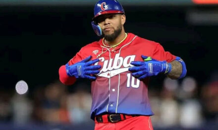 Moncada lidera con poder y defensa el triunfo de Cuba sobre Panamá en el Clásico Mundial | De Extremo Minuto