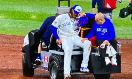 Cody Ponce sale herido en su regreso a las Grandes Ligas con los Azulejos | De Zaguero Minuto