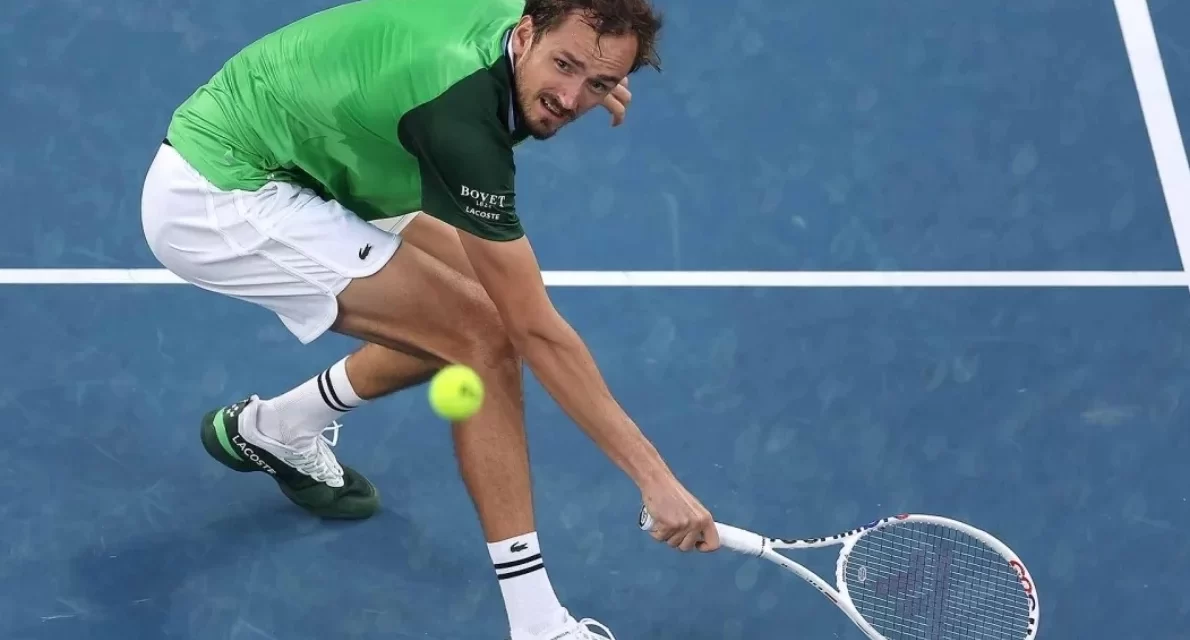 Medvedev le propina a Alcaraz su 1ra derrota del año