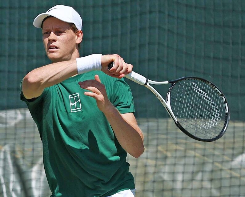 Jannik Sinner, con otro título en brazos