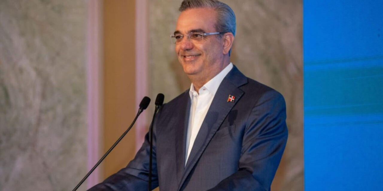Abinader celebra primer puesto de República Dominicana en referencia sobre albedrío de prensa