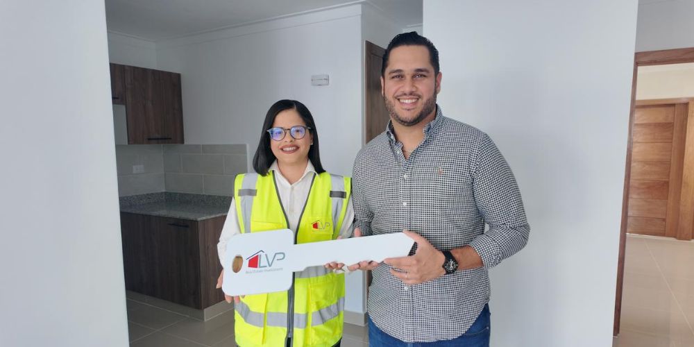 LVP Investment entrega estudio a Juan Carlos Pichardo, botellín zona de La Casa de Alofoke 2