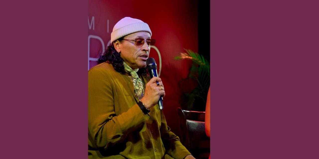 Elvis Crespo vestirá a la moda dominicana y cantará