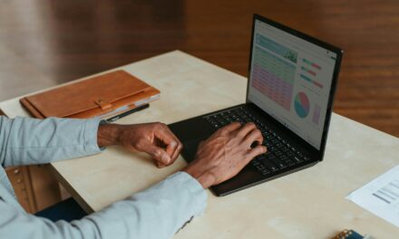 Domínguez Brito pide menos burocracia en el trabajo remoto