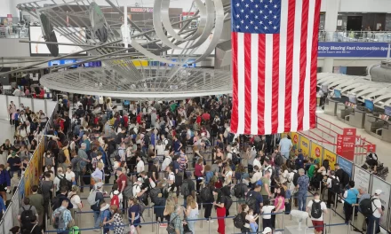 El Senado de EE.UU. llega a un acuerdo para poner fin al suspensión que afecta a los aeropuertos