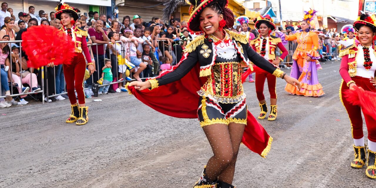 ¡Explosión de color, tradición y civilización! Carnaval de Herrera celebra por todo lo detención su estampación número 43 – RC Noticias