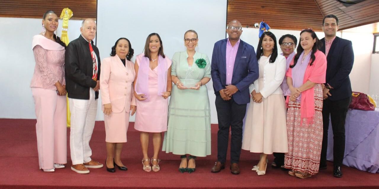 Dra. Alexandra Hichez destaca liderazgo de las médicas en evento del CMD – RC Noticias