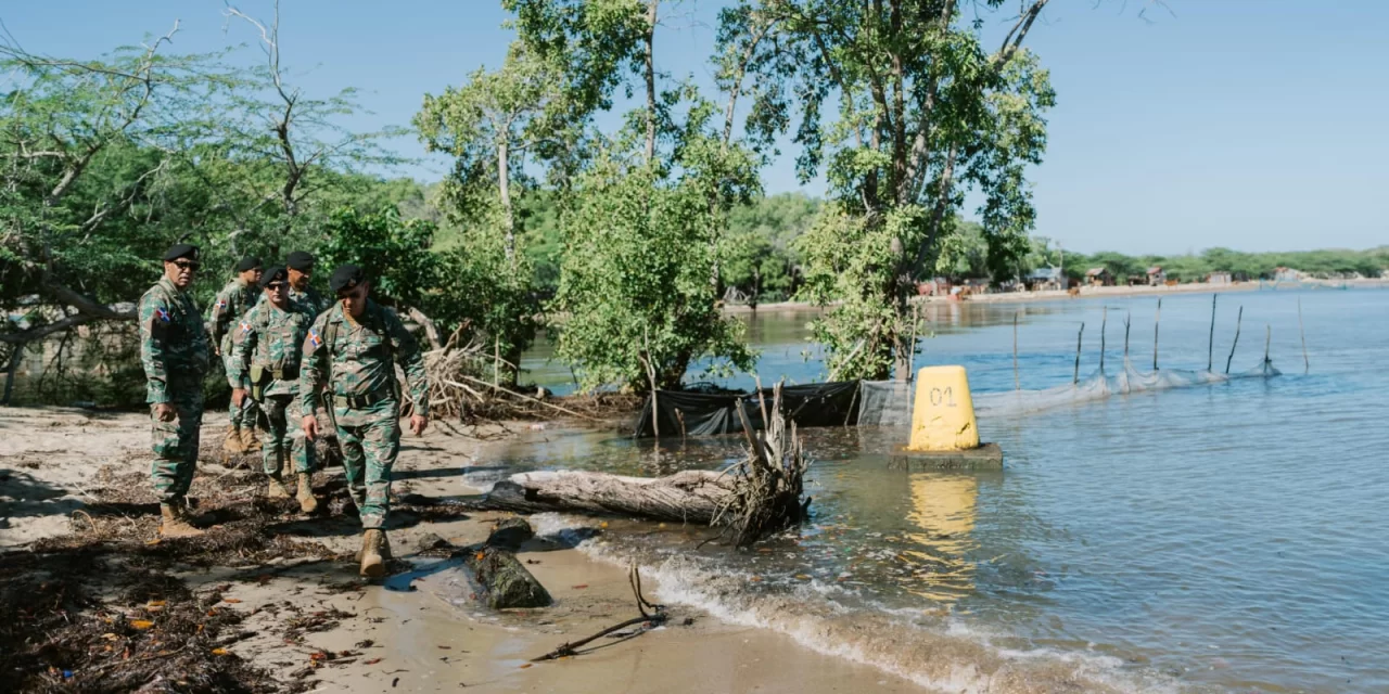 Jefe del Ejército recorre la frontera ideal y dice zona “bajo control”