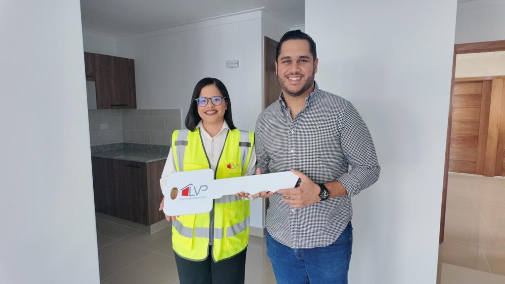 LVP Investment entrega apartamento a Juan Carlos Pichardo, ganador del quinto lugar de La Casa de Alofoke 2 - Noticias de hoy en República Dominicana | último minuto
