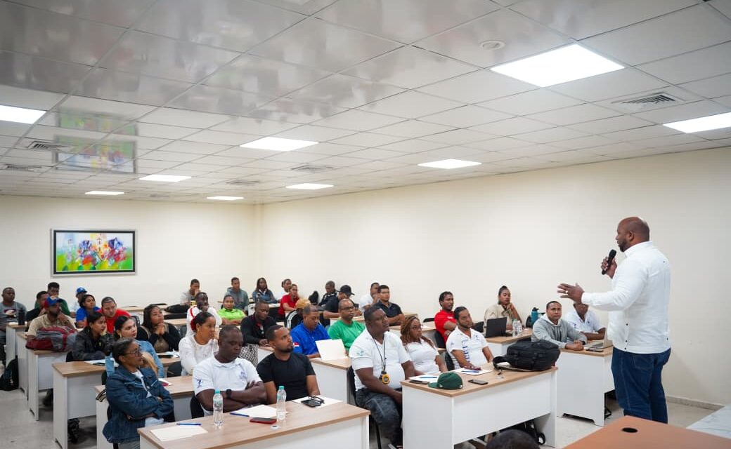 INEFI capacita a técnicos y docentes con Taller de Atletismo