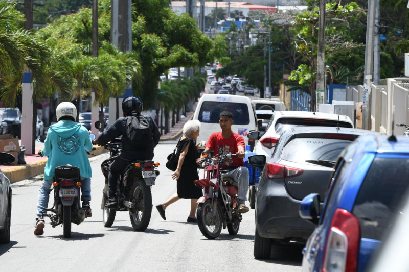 Pobladores de Villa Mella solicitan veterano vigilancia policial y patrullajes.