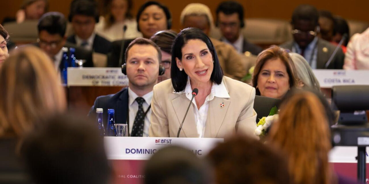 Primera Dama Raquel Arbaje impulsa educación digital en Coalición Global