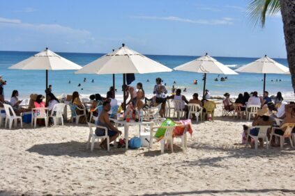 Prohibidas las fiestas multitudinarias en playas y balnearios durante Semana Santa