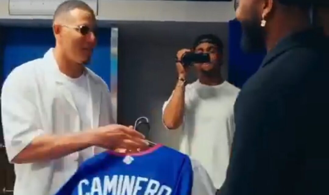 Machado entrega su significativo número 13 a Junior Caminero para el Clásico Mundial 2026 | De Postrer Minuto