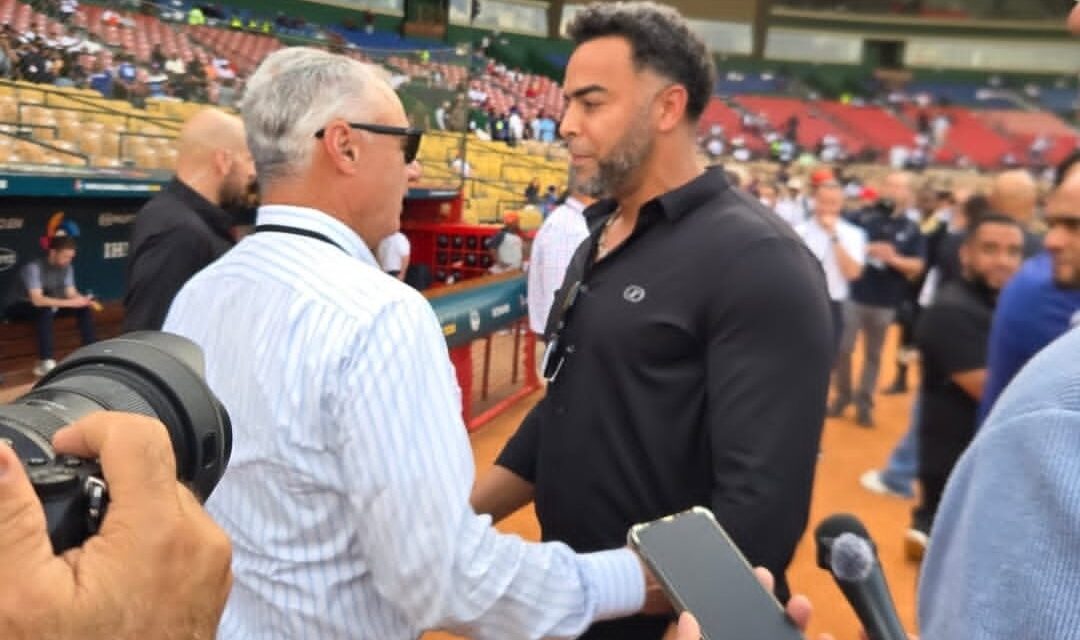 Rob Manfred recepción el Estadio Quisqueya y valora posibilidad de traer juegos oficiales de MLB a RD | De Zaguero Minuto