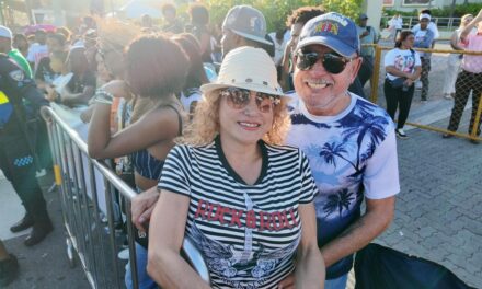 Pareja mexicana vive por primera vez el Carnaval dominicano