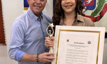 Jarabacoa reconoce a Claribel Adames “La Loba” por superar Locutora del Año en los Premios Soberano 2026