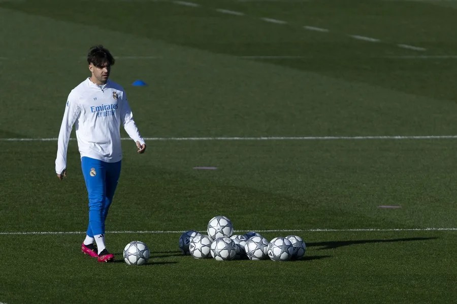 Raúl Asencio se suma a las bajas del Real Madrid por molestias musculares | De Extremo Minuto