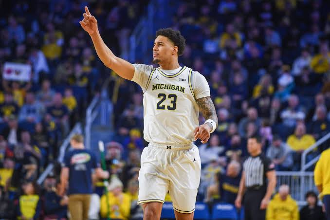 Dominicano Yaxel Lendeborg lidera paliza de Michigan y clasifica al Final Four de la NCAA | De Postrer Minuto