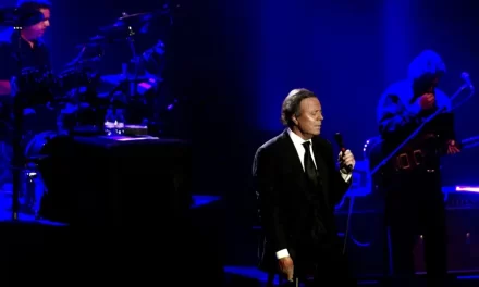 Julio Iglesias denuncia a eldiario.es; lo acusa de asamblea
