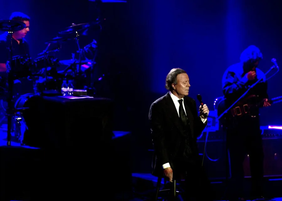 Julio Iglesias denuncia a eldiario.es; lo acusa de asamblea
