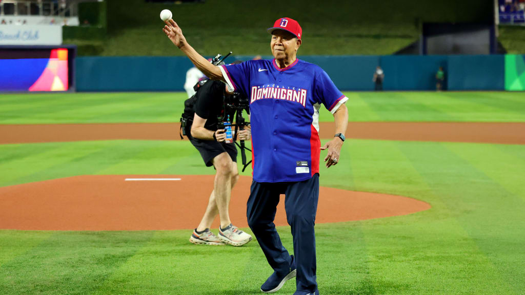Marichal y “El Rey” Félix hacen los pitcheos ceremoniales previo al RD y Venezuela