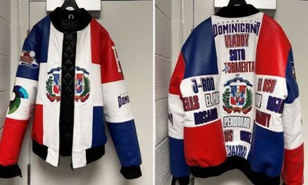 Icónica chaqueta del equipo dominicano entra en subasta tras su éxito en el Clásico Mundial | De Zaguero Minuto