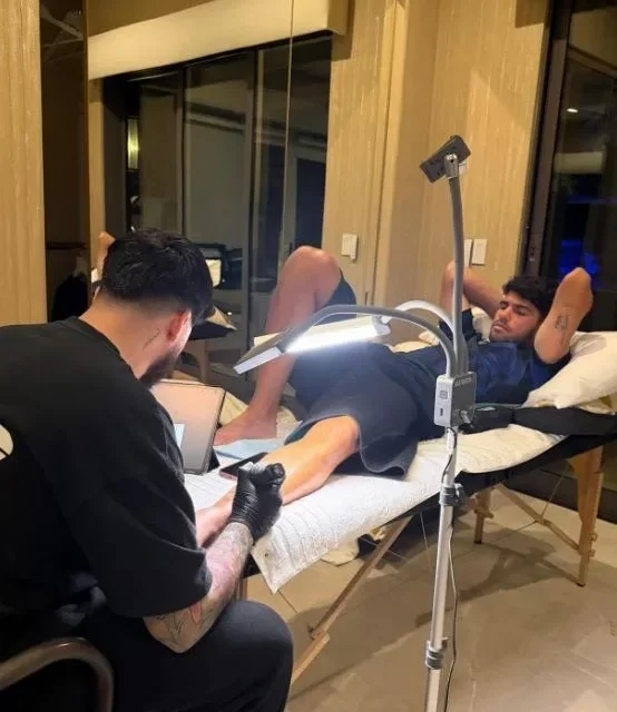 Carlos Alcaraz se tatúa un canguro por el éxito rematado en Australia | De Extremo Minuto