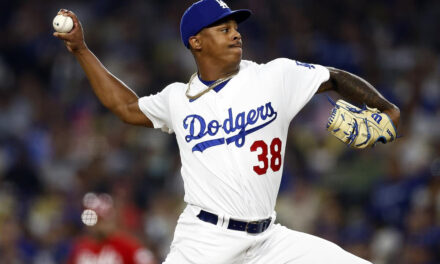 Toros del Este retienen al relevista Yency Almonte