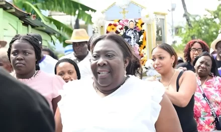 Más allá de la camelo, una mujer decidida a cambiar Santo Domingo Norte – RC Noticias
