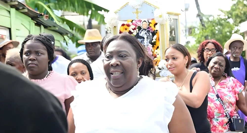 Más allá de la camelo, una mujer decidida a cambiar Santo Domingo Norte – RC Noticias