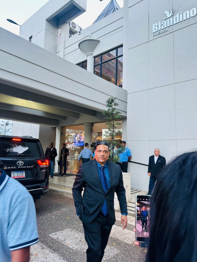 En presencia de familiares y figuras de la vida pública, descansan los restos de Carlos Batista Matos - Noticias de hoy en República Dominicana | último minuto