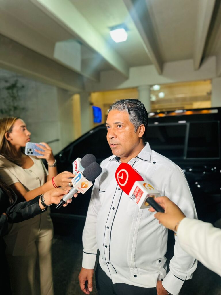 En presencia de familiares y figuras de la vida pública, descansan los restos de Carlos Batista Matos - Noticias de hoy en República Dominicana | último minuto