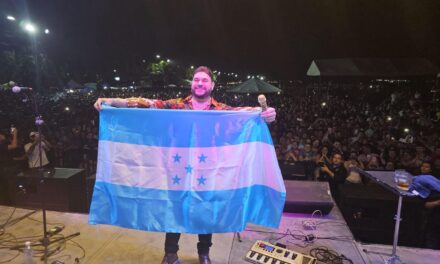 Puerto Cortés, Honduras, se rinde delante El Chaval de la Bachata | postrero minuto