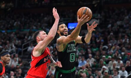 Celtics doblegan a Toronto Raptors