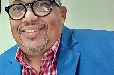 Américo Celado asume comunicaciones del torneo de baloncesto DN