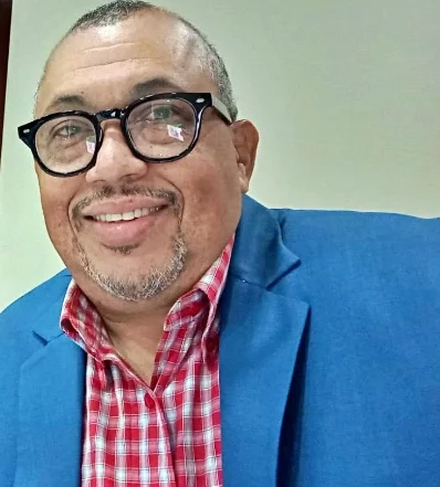 Américo Celado asume comunicaciones del torneo de baloncesto DN