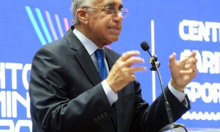 Luis Mejía destaca la modernización pabellón de tenis