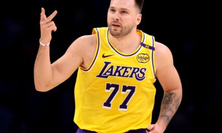 Doncic anota 42 puntos y LeBron logra otro récord en trofeo de los Lakers | De Posterior Minuto