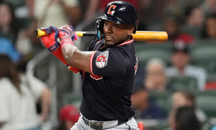 Pedazo de pan Martínez se convierte en Amuleto de la suerte para los Guardianes