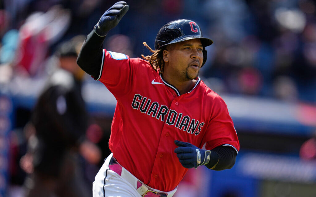 José Ramírez alcanza las 300 bases robadas y refuerza su encomienda histórico en MLB