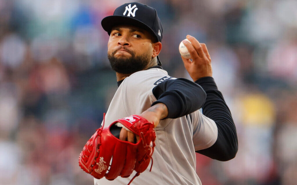 Luis Gil blanqueó a Boston sin su mejor repertorio; incluso disminuyó la velocidad